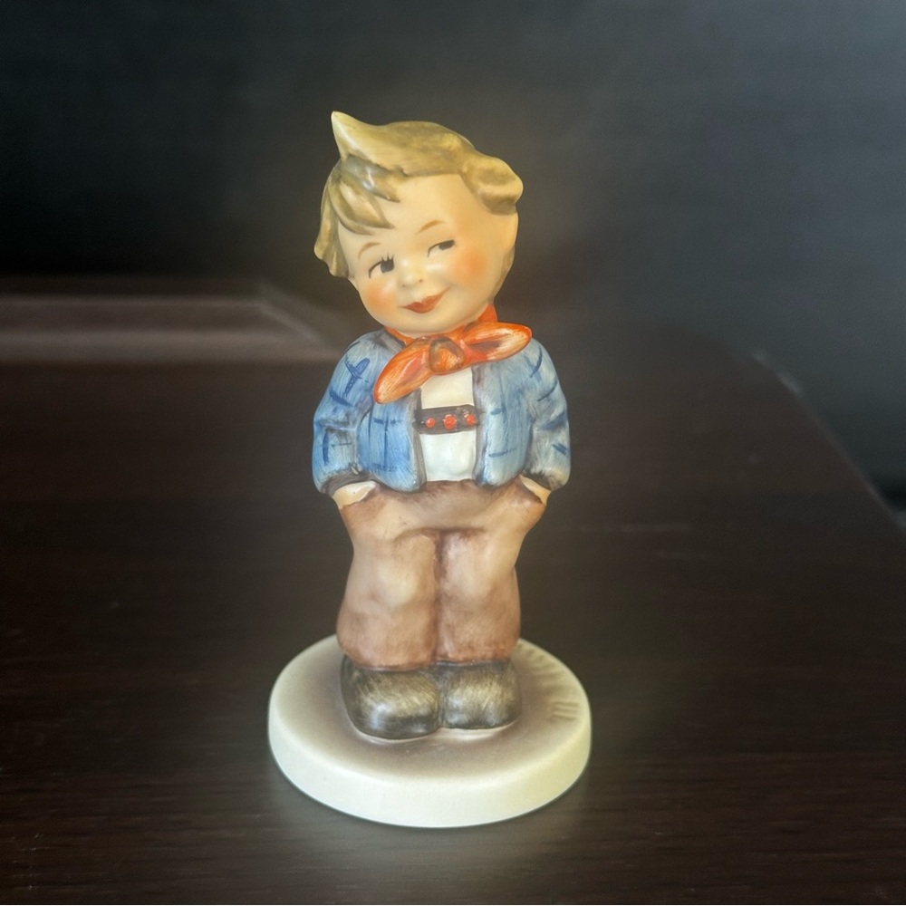 VINTAGE. GOEBEL HUMMEL. MADE IN GERMANY #553 1989. “SCAMP”